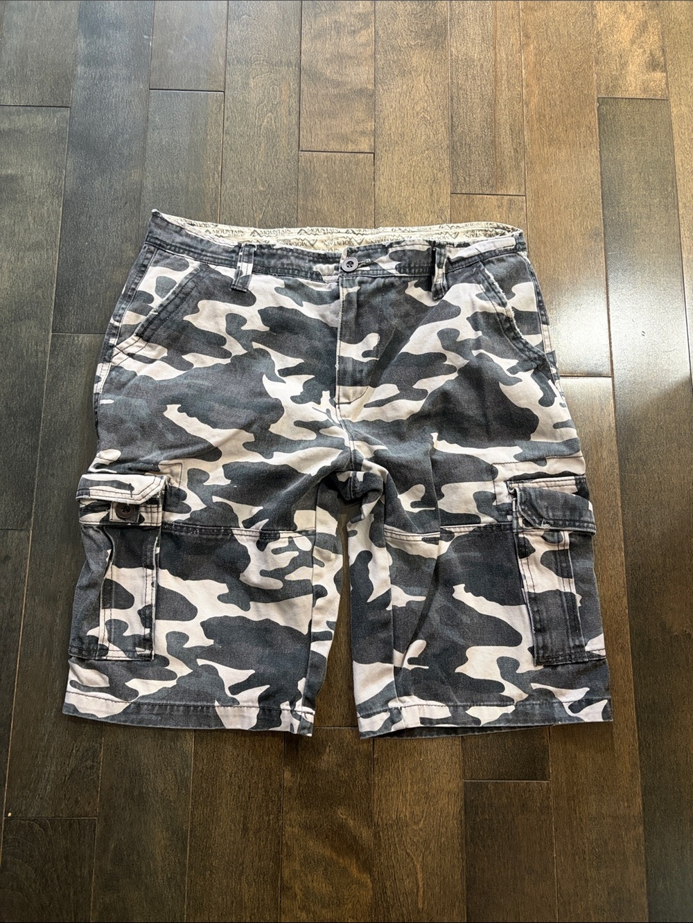 Y2K camo jorts